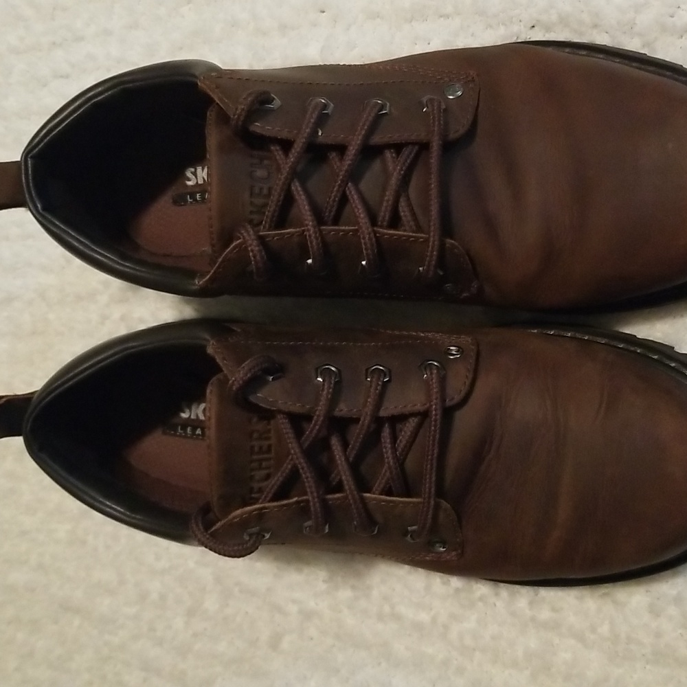 Mens leather Sketchers size 10